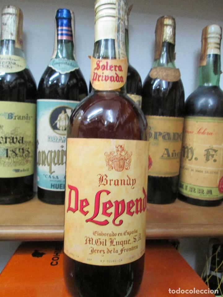 Coleccionismo de vinos y licores: ANTIGUA BOTELLA BRANDY CO&Ntilde;AC, DE LEYENDA SOLERA PRIVADA, IMPUESTO DE 8 PTS. DECADA 80-90