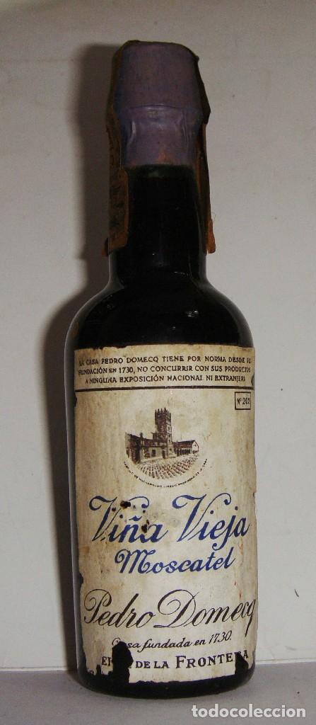 Coleccionismo de vinos y licores: Botell&iacute;n Vi&ntilde;a Vieja Moscatel &middot; Pedro Domecq &middot; Jerez de la Frontera &middot; ca. 1950&ndash;1970