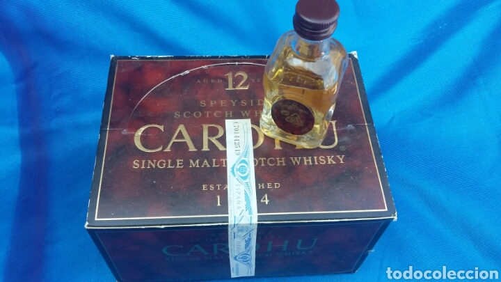 caja de 12 botellines de wiskie cardhu de crist - Comprar Coleccionismo