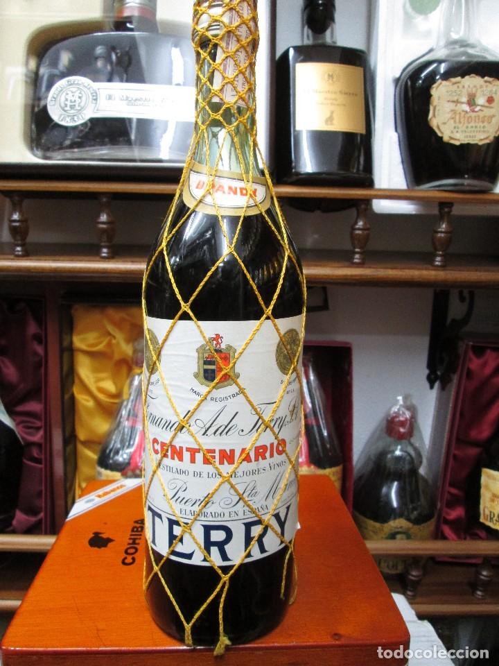 Coleccionismo de vinos y licores: ANTIGUA BOTELLA BRANDY CO&Ntilde;AC,TERRY CENTENARIO IMPUESTO DE 4 PTS. DECADA 70-80