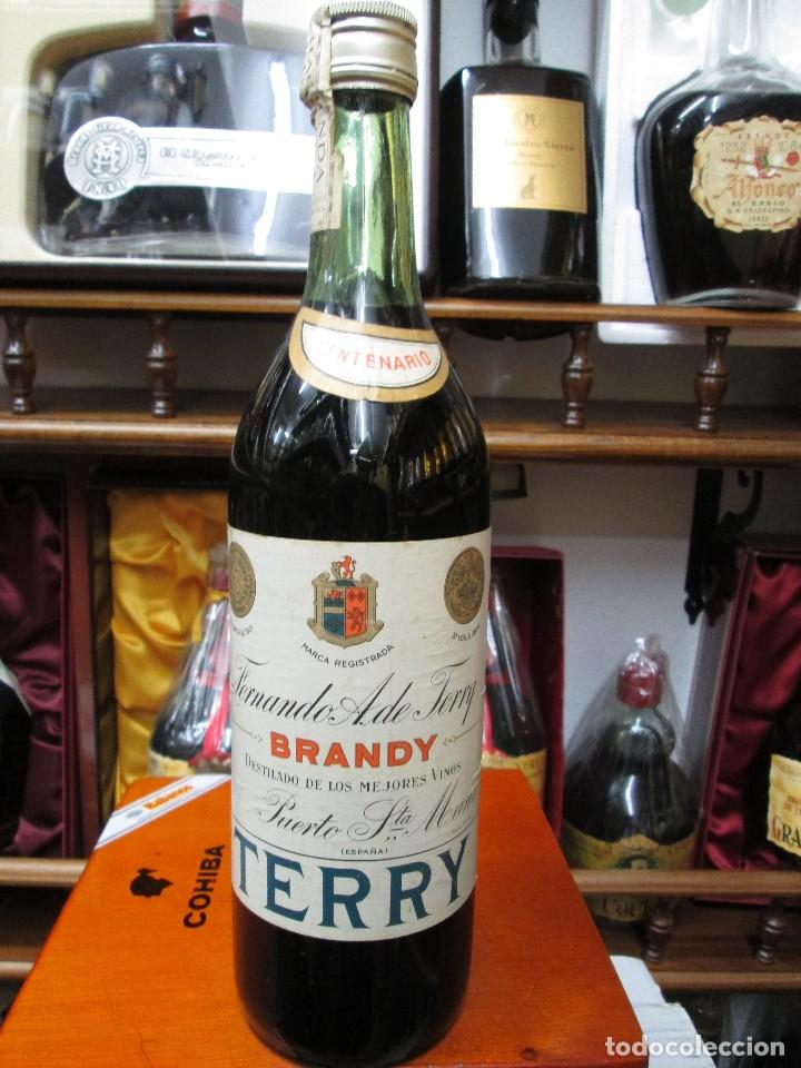 Coleccionismo de vinos y licores: ANTIGUA BOTELLA BRANDY CO&Ntilde;AC, TERRY CENTENARIO DE IMPUESTO DE 4 PTS. DECADA 70-80