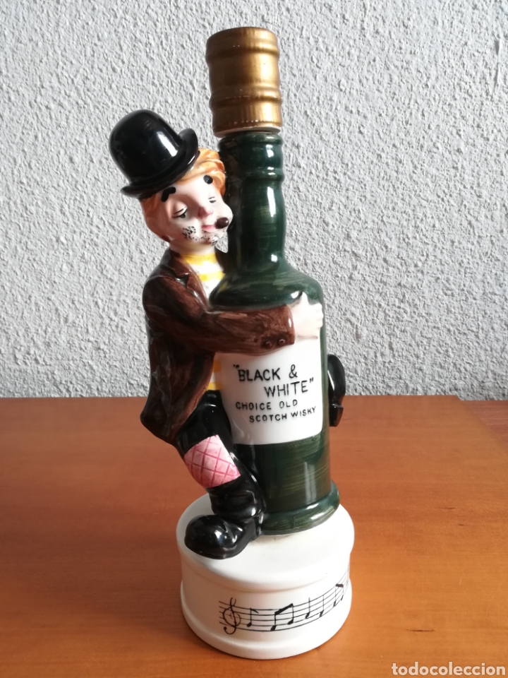 Coleccionismo de vinos y licores: Figura musical de porcelana publicidad Black & White Scotch Whisky - botella licor aguardiente