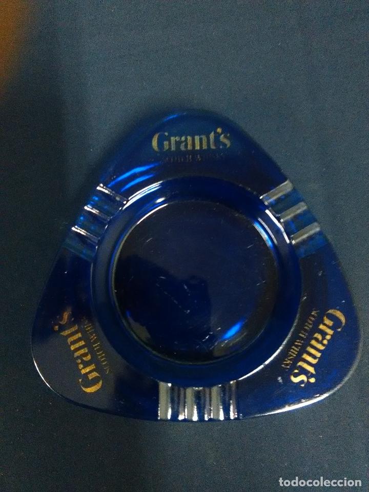 Coleccionismo de vinos y licores: GRANT'S WHISKY CENICERO CRISTAL AZUL