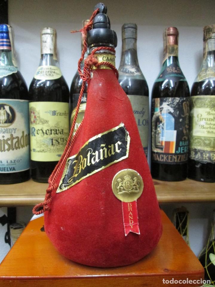 Coleccionismo de vinos y licores: ANTIGUA BOTELLA BRANDY CO&Ntilde;AC, BOTA&Ntilde;AC, DE CAMPENY BARCELONA, IMPUESTO DE 4 PTS. DECADA 70-80