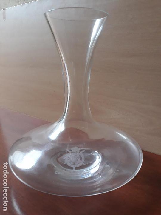 Coleccionismo de vinos y licores: Botella decantador de vino de cristal- casa s.m. el rey- Juan Carlos i palacio Zarzuela casa Real