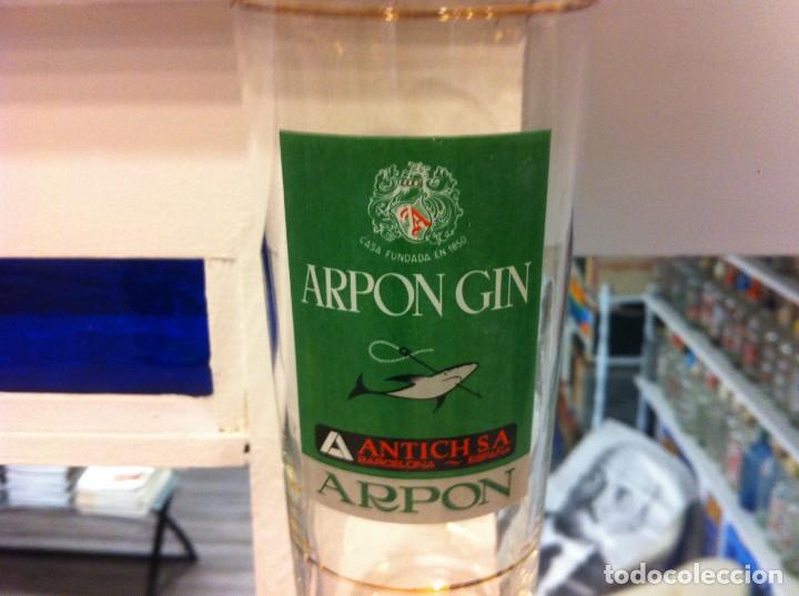 Collection of wines and liquors: VASO (ARPON GIN) ANTICH, S.A. BARCELONA. CASA FUNDADA EN 1850.  ALTURA DEL VASO: 15cm