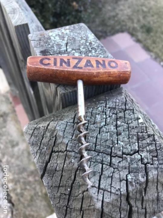 Coleccionismo de vinos y licores: Cinzano, sacacorchos, a&ntilde;o 50