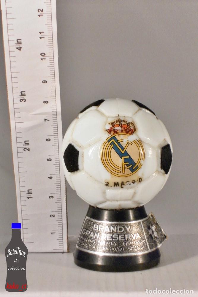 Coleccionismo de vinos y licores: BOTELLITA BOTELLIN BALON REAL MADRID BRANDY GRAN RESERVA DESTILERIAS CAMPENY EL MASNOU BARCELONA