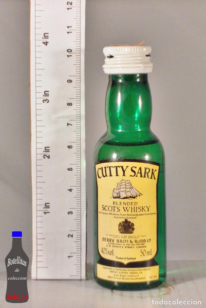 Coleccionismo de vinos y licores: BOTELLITA BOTELLIN CUTTY SARK BLENDED SCOTS WHISKY BERRY BROS & RUDD  LONDON VARMA MADRID