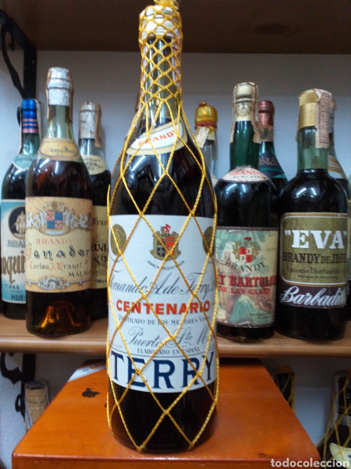 Coleccionismo de vinos y licores: ANTIGUA BOTELLA Brandy Co&ntilde;ac, Centenario Terry, impuesto de 4 Pts d&eacute;cada,70-80