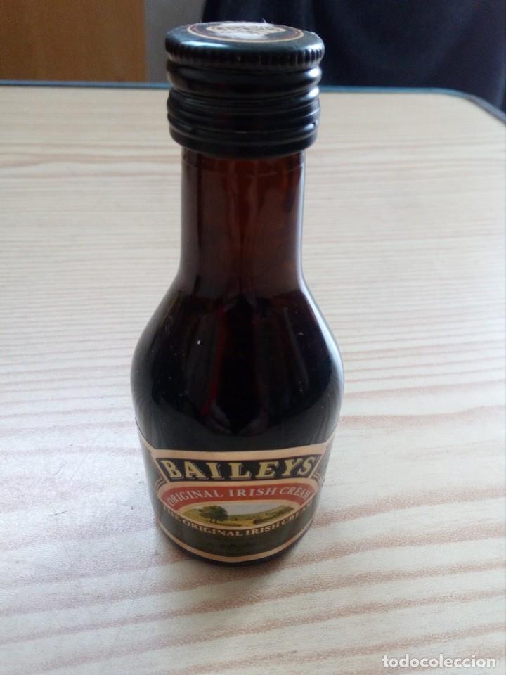 Coleccionismo de vinos y licores: Botellin Baileys Original Irish Cream - Lote 1