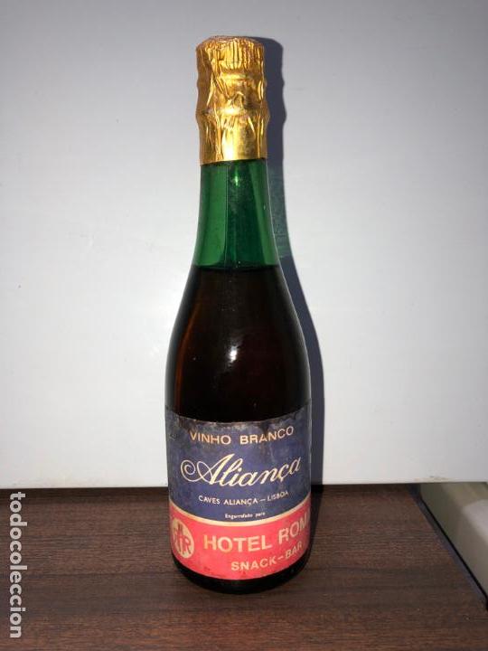 Collectionnisme de vins et liqueurs: BOTELLA VINO BLANCO. ALIAN&Ccedil;A. CAVES ALIAN&Ccedil;A - LISBOA. ENGARRAFADO PARA EL HOTEL ROMA. SNACK-BAR.