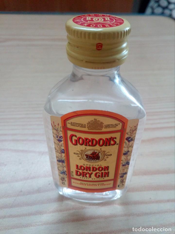 Coleccionismo de vinos y licores: Botellin Gordon London Dry Gin