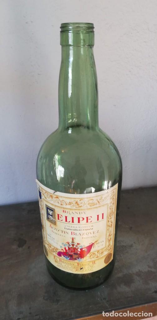 Coleccionismo de vinos y licores: BOTELLA BRANDY MAGNUM FELIPE II SOLERA AGUSTIN BLAZQUEZ 2,25 LITROS XEREZ DE LA FRONTERA