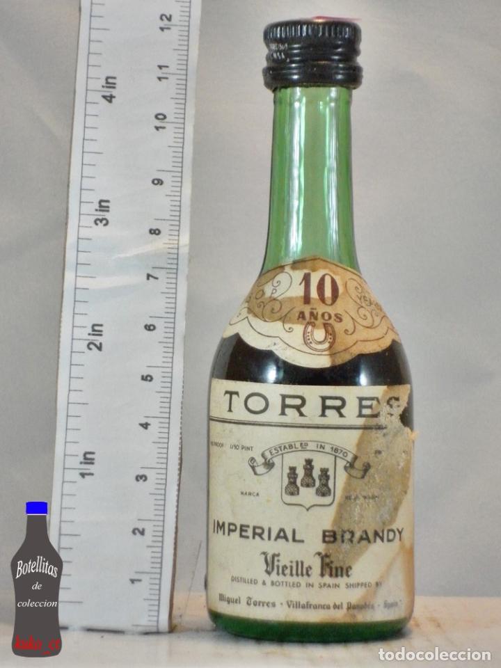 Coleccionismo de vinos y licores: BOTELLITA BOTELLIN TORRES 10 IMPERIAL BRANDY VIEILLE FINE MIGUEL TORRES VILLAFRANCA BARCELONA