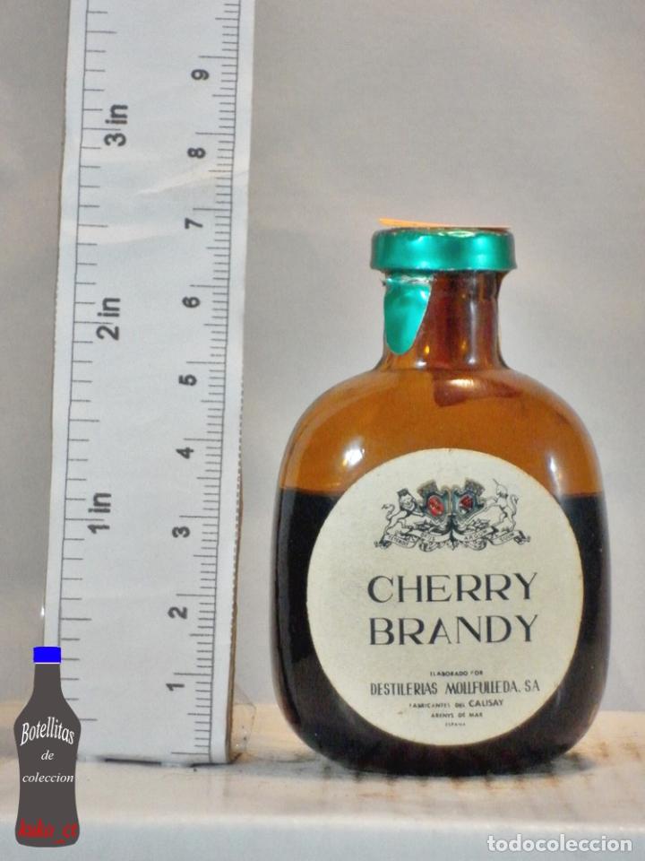 Coleccionismo de vinos y licores: BOTELLITA BOTELLIN CHERRY BRANDY DESTILERIAS MOLLFULLEDA ARENYS DE MAR BARCELONA