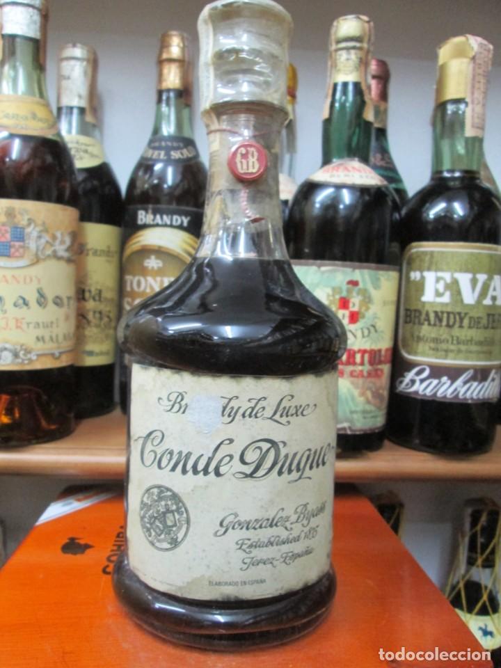 Coleccionismo de vinos y licores: ANTIGUA BOTELLA BRANDY CO&Ntilde;AC, CONDE DUQUE DE LUJO DE IMPUESTO DE 8 PTS, DECADA 80-90