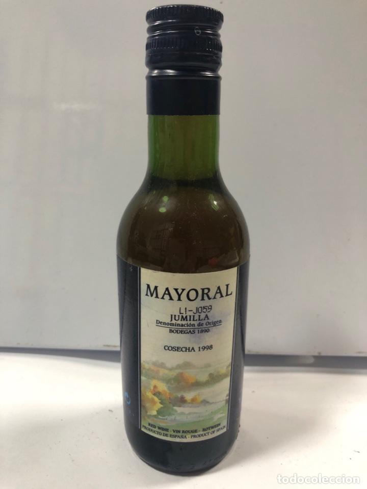 Collectionnisme de vins et liqueurs: BOTELLIN DE VINO TINTO. MAYORAL. JUMILLA DENOMINACION DE ORIGEN. COSECHA 1998. 187 ML. 13% VOL.