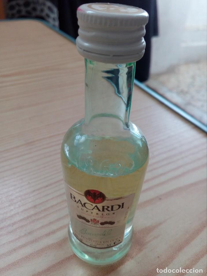 Coleccionismo de vinos y licores: Botellin Bacardi Superior Ron Carta Blanca - Lote 2