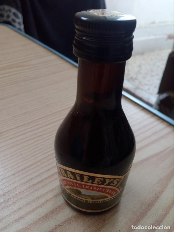 Coleccionismo de vinos y licores: Botellin Baileys Original Irish Cream - Lote 5