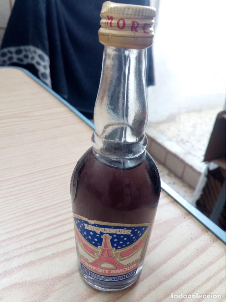 Coleccionismo de vinos y licores: Botellin Parfait Amour Liqueur Morey