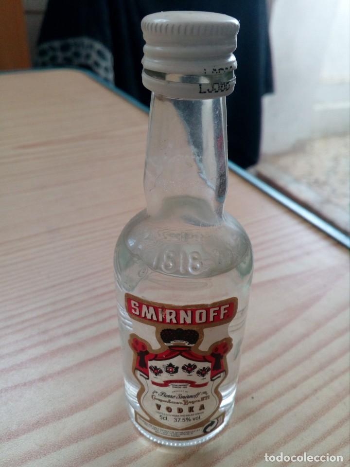 Coleccionismo de vinos y licores: Botellin Vodka Smirnoff Moscow