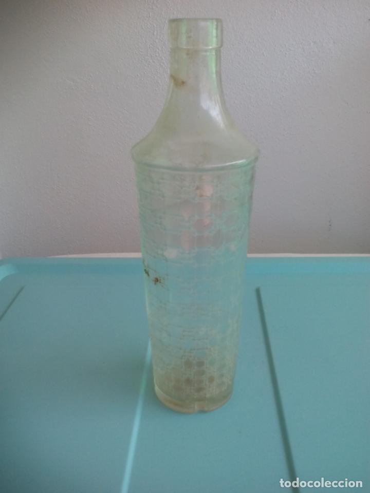 Coleccionismo de vinos y licores: ANTIGUA botella de cristal