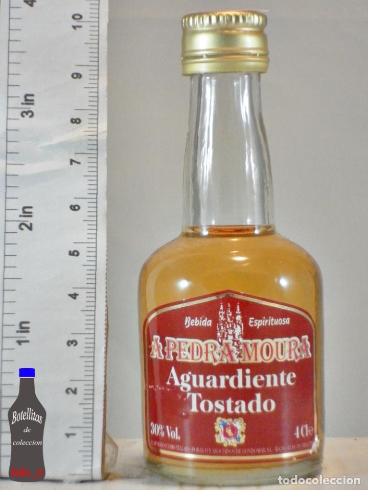 Sammlung von Weinen und Lik&ouml;ren: BOTELLITA BOTELLIN AGUARDIENTE TOSTADO A PEDRA MOURA GONDOMAR PONTEVEDRA
