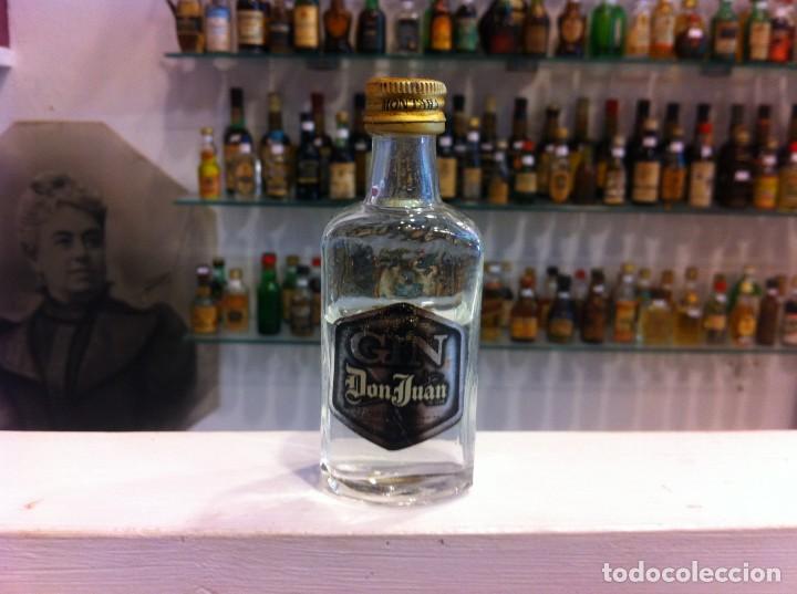 Sammlung von Weinen und Lik&ouml;ren: BOTELL&Iacute;N (GIN DON JUAN) DESTILER&Iacute;AS MONTARA, PINEDA DE MAR