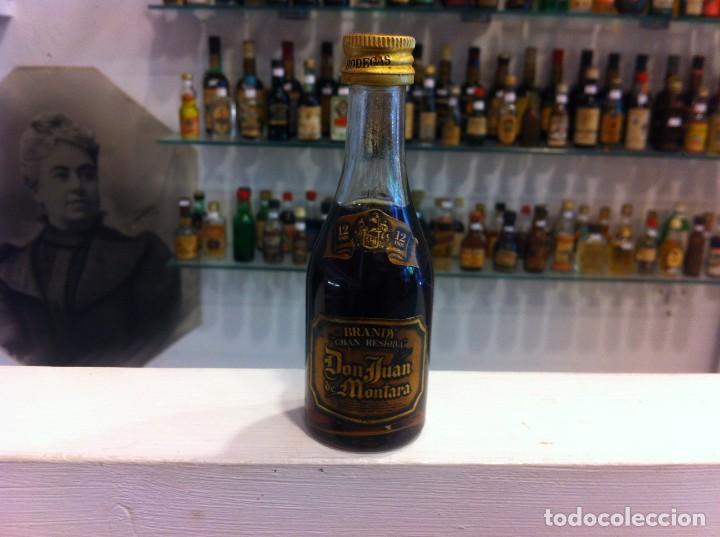 Sammlung von Weinen und Lik&ouml;ren: BOTELL&Iacute;N (BRANDY GRAN RESERVA DON JUAN DE MONTARA) DESTILER&Iacute;AS MONTARA, PINEDA DE MAR. ALTURA: 11CM