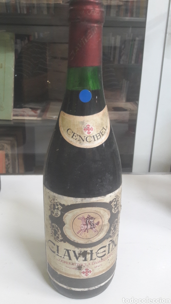 Collection of wines and liquors: Vino Clavileño cencibel La Daimileña Daimiel