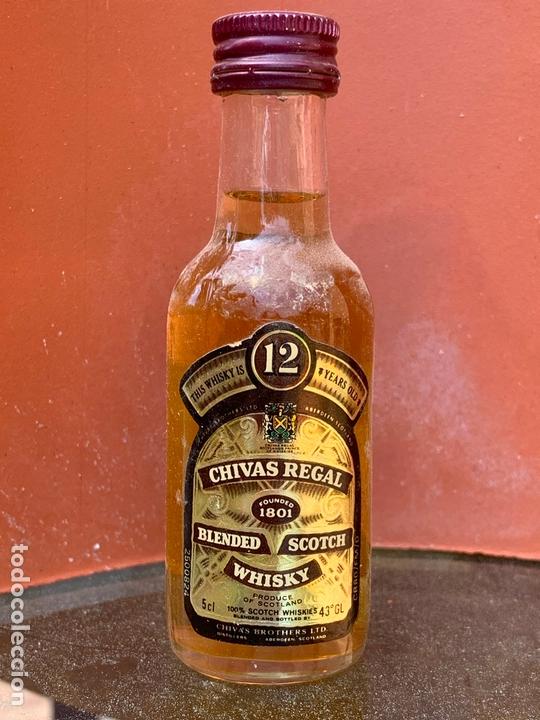 Coleccionismo de vinos y licores: CHIVAS REGAL 12 years OLD SCOTCH WHISKY. ANTIGUO BOTELLIN