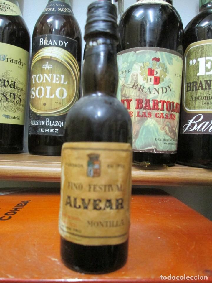 Coleccionismo de vinos y licores: ANTIGUO BOTELLIN BRANDY CO&Ntilde;AC, FINO FESTIVAL, ALVEAR MONTILLA 13 CM ALTURA