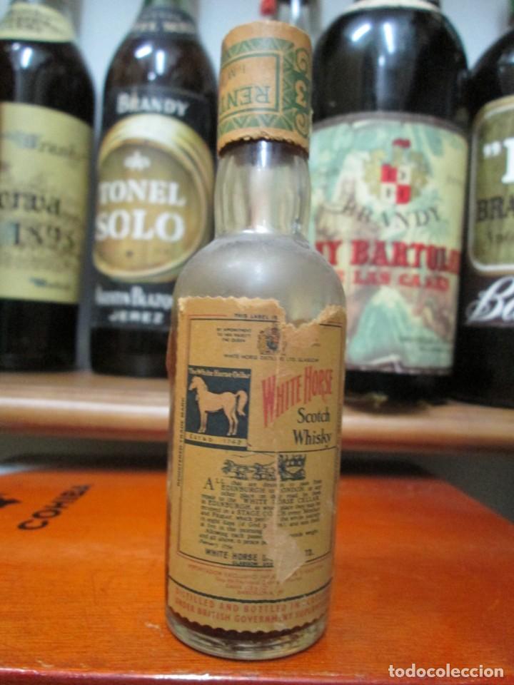 Coleccionismo de vinos y licores: ANTIGUO BOTELLIN BRANDY CO&Ntilde;AC, WHITE HORSE SCOTH WHISKY 12 CM ALTURA