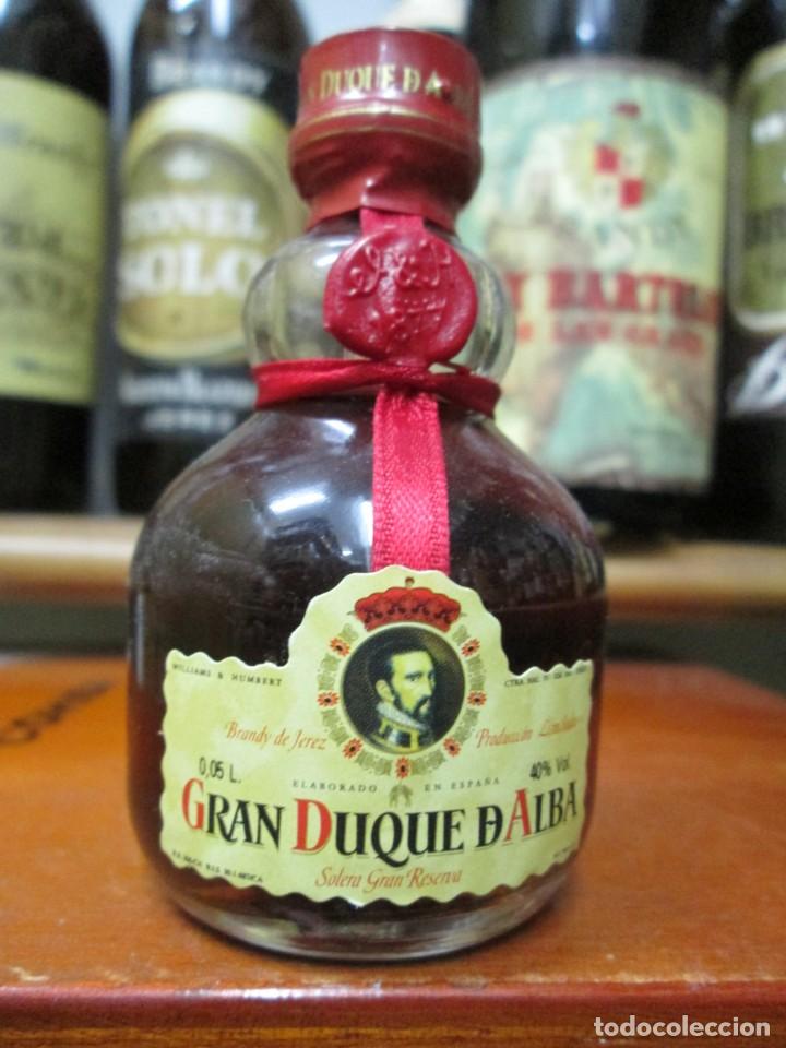 Coleccionismo de vinos y licores: ANTIGUO BOTELLIN BRANDY CO&Ntilde;AC, GRAN DUQUE DE ALBA 9 CM ALTURA