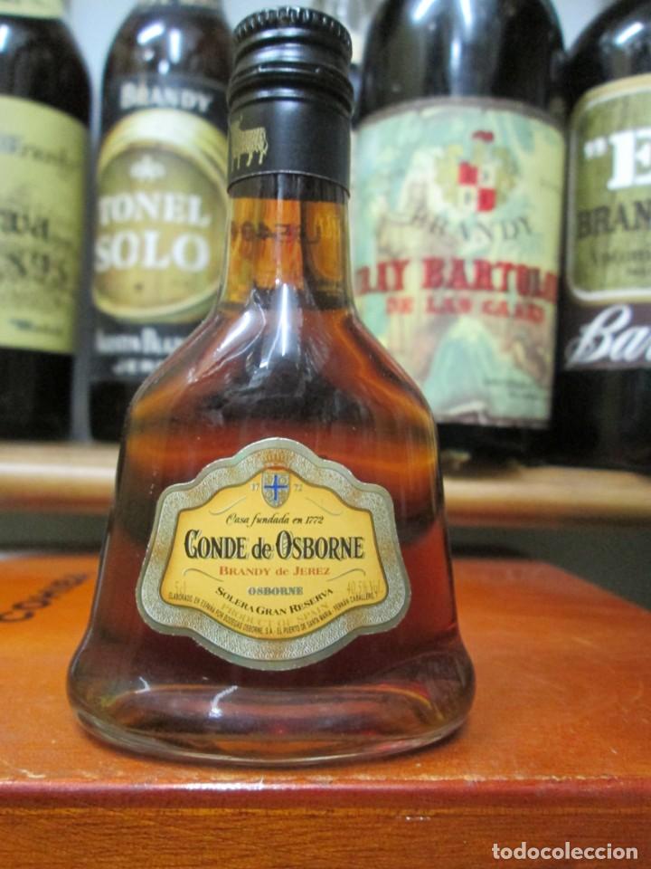 Coleccionismo de vinos y licores: ANTIGUO BOTELLIN BRANDY CO&Ntilde;AC, CONDE DE OSBORNE 11 CM ALTURA