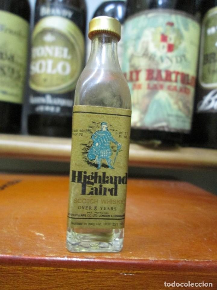 Coleccionismo de vinos y licores: ANTIGUO BOTELLIN BRANDY CO&Ntilde;AC, HIGHLAND LAIRD SCOTH WHISKY 9 CM ALTURA