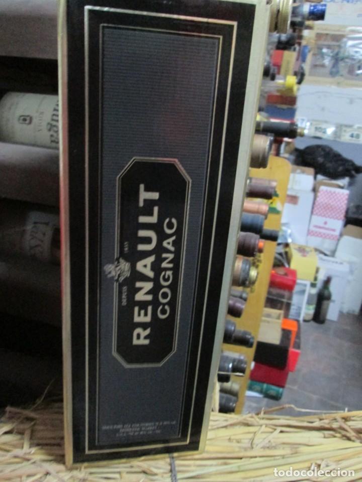 Coleccionismo de vinos y licores: ANTIGUA CAJA VACIA BRANDY CO&Ntilde;AC, RENAULT COGNAC