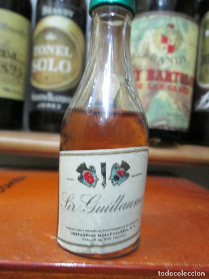 Coleccionismo de vinos y licores: ANTIGUO BOTELLIN BRANDY CO&Ntilde;AC, SIR GUILLAUME 9 CM ALTURA