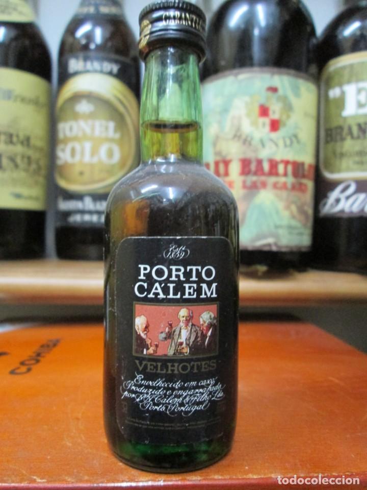 Coleccionismo de vinos y licores: ANTIGUO BOTELLIN BRANDY CO&Ntilde;AC, PORTO CALEM 11 CM ALTURA