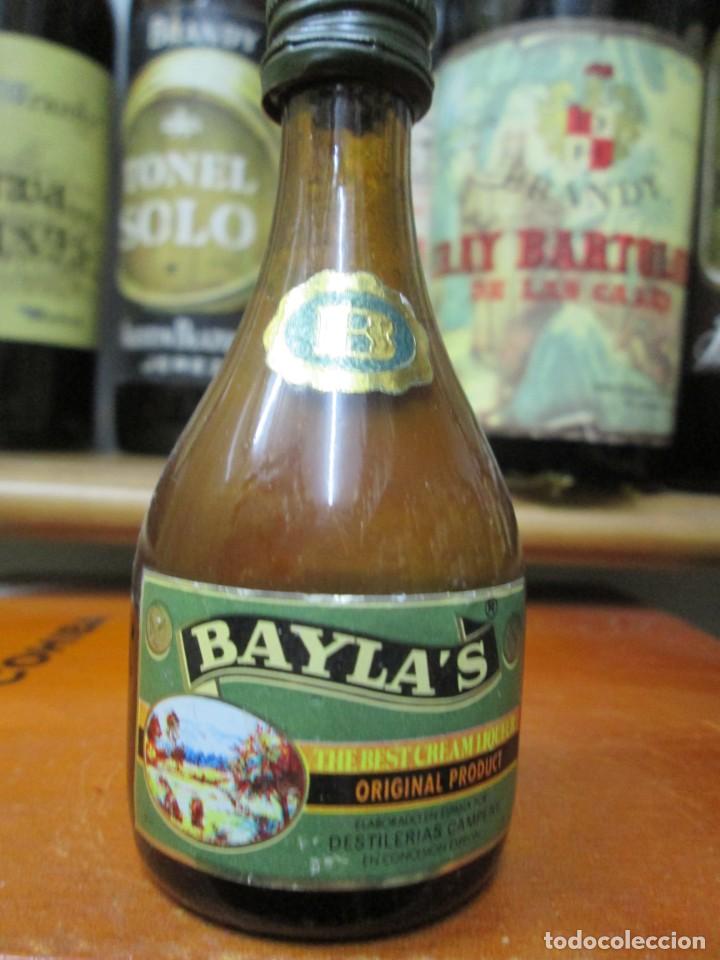 Coleccionismo de vinos y licores: ANTIGUO BETELLIN BRANDY CO&Ntilde;AC, BAYLA&acute;S DESTILERIA CAMPENY 10 CM ALTURA