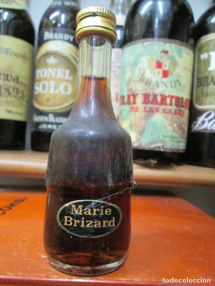 Coleccionismo de vinos y licores: ANTIGUO BOTELLIN BRANDY CO&Ntilde;AC, CACAO MARIE BRIZART 11 CM ALTURA