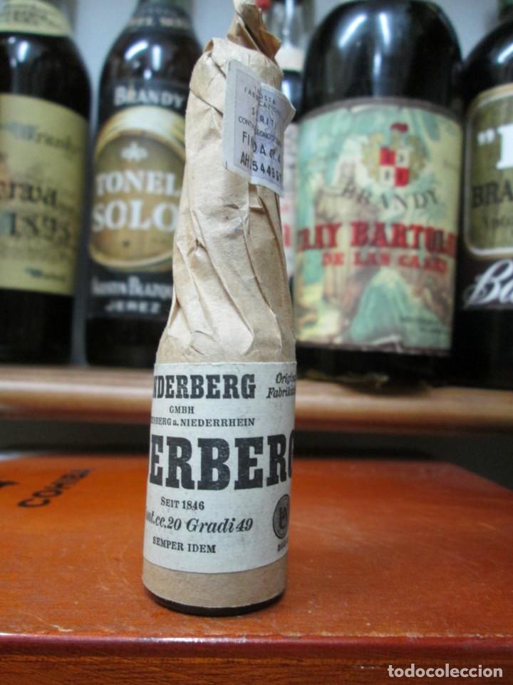 Coleccionismo de vinos y licores: ANTIGUO BOTELLIN BRANDY CO&Ntilde;AC, UNDENBERG 10 CM ALTURA
