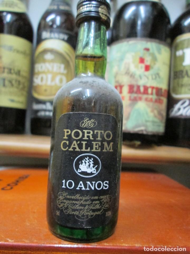 Coleccionismo de vinos y licores: ANTIGUO BOTELLIN BRANDY CO&Ntilde;AC, PORTO CALEM 10 A&Ntilde;OS 12 CM ALTURA