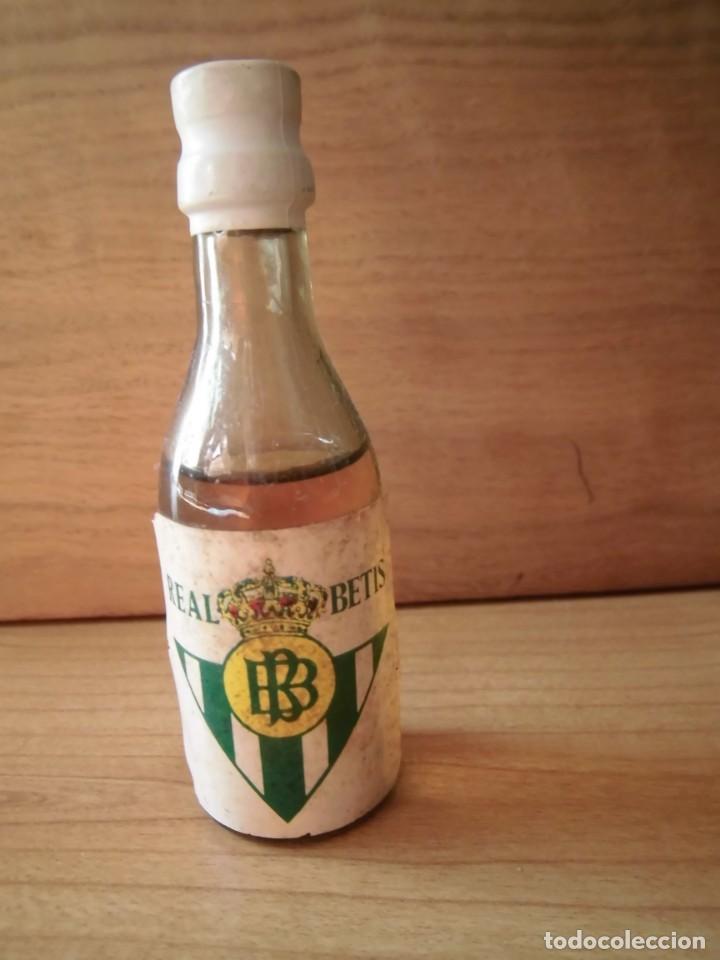 Sammlung von Weinen und Lik&ouml;ren: BOTELL&Iacute;N VINO REAL BETIS A&Ntilde;OS 70