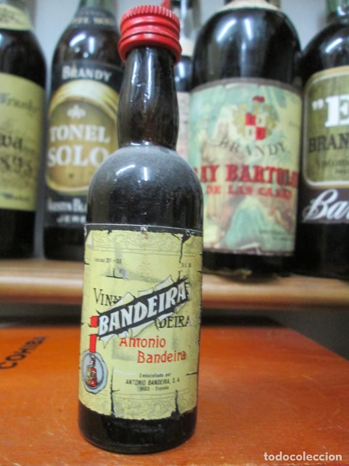 Coleccionismo de vinos y licores: ANTIGUO BOTELLIN BRANDY CO&Ntilde;AC, BANDEIRA ANTONIO BANDEIRA 12 CM ALTURA