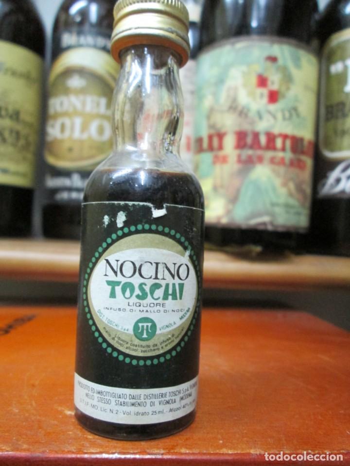 Coleccionismo de vinos y licores: ANTIGUO BOTELLIN BRANDY CO&Ntilde;AC, TOCINO TOCHI 11 CM ALTURA