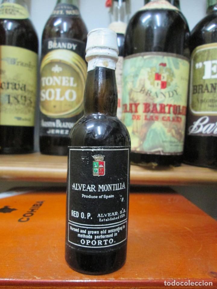 Coleccionismo de vinos y licores: ANTIGUO BOTELLIN BRANDY CO&Ntilde;AC,OPORTO ALVEAR MONTILLA 12 CM ALTURA