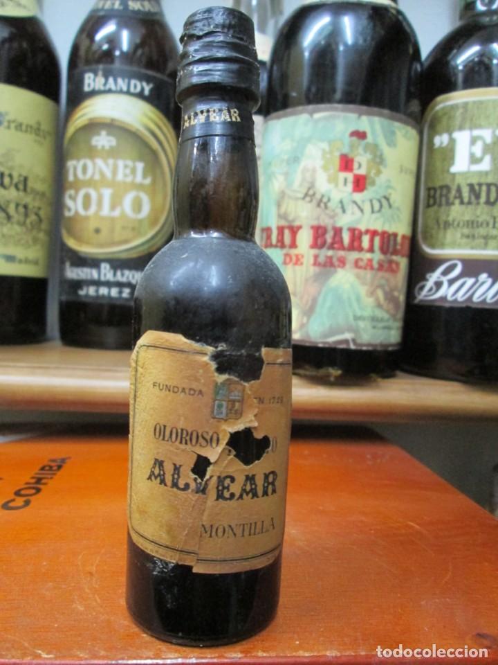 Coleccionismo de vinos y licores: ANTIGUO BOTELLIN BRANDY CO&Ntilde;AC, OLOROSO ALVEAR MONTILLA 12 CM ALTURA