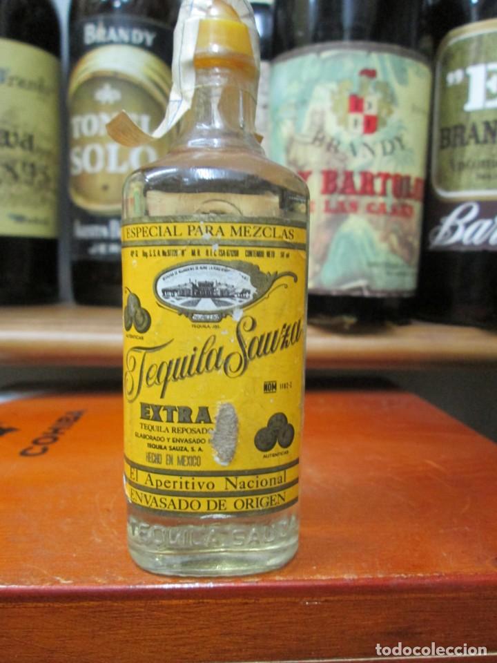 Coleccionismo de vinos y licores: ANTIGUO BOTELLIN BRANDY CO&Ntilde;AC, TEQUILA SAUZA DE MEXICO 10 CMALTURA